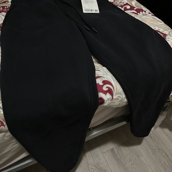 BNWT LULULEMON HIGH RISE LOUNGEFUL JOGGER SIZE 6 (ORIGINAL PRICE: 128 CAD) - Picture 2 of 3